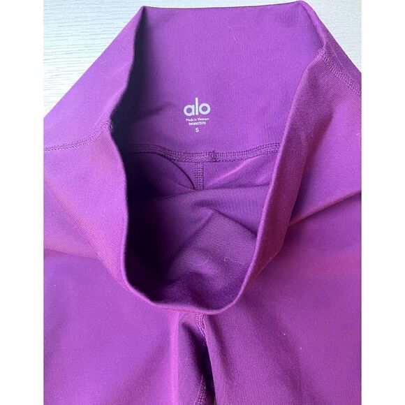 Alo Yoga High Waisted Patina Capris Stretch Purple Size Medium - Picture 2 of 3